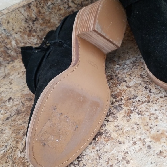 **SOLD**Ugg Elora Side Zip Booties - Picture 4 of 6